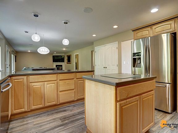 5th image of 16158 Essex Park Dr