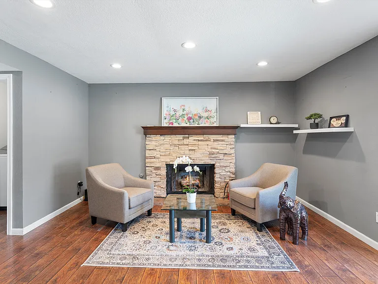 Woodcrest Dr — Photo 4