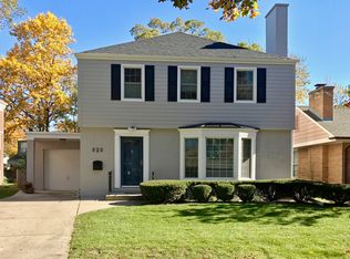 825 S Knight Ave, Park Ridge, IL 60068