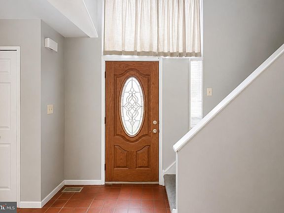 2nd image of 124 Hamlet Dr