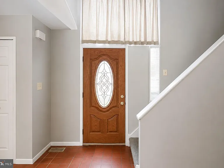 124 Hamlet Dr — Photo 2