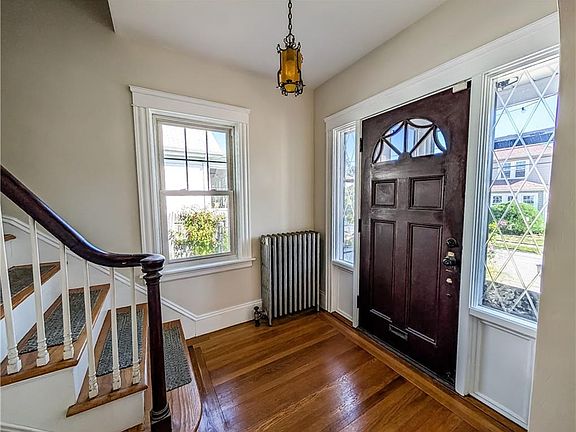 3rd image of 102 Burnside St