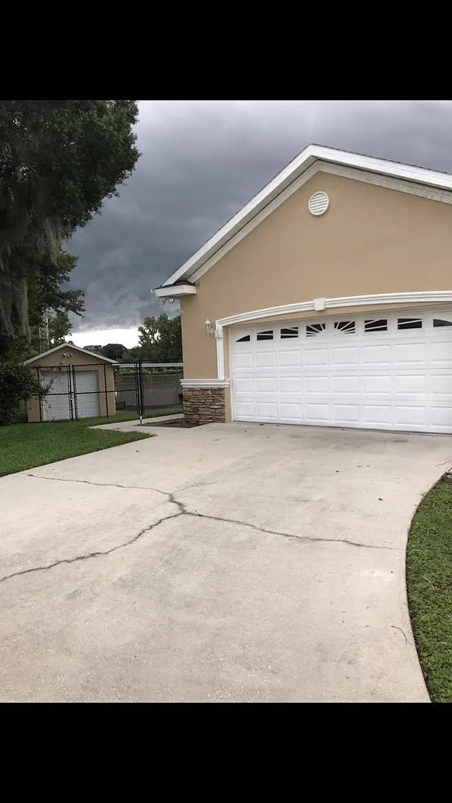 2 car oversized Gargage with a 1 car detached Garage - 701 Fox Gate Ct