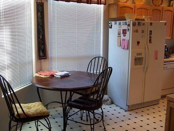 Kitchen w/eating space