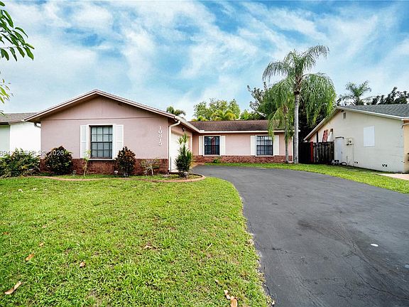 3rd image of 10815 NW 26th St