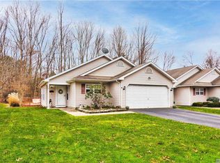 9 Greenbriar Ct, Middle Island, NY 11953