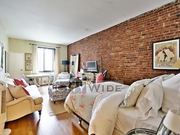 2nd image of 425 E 80th St APT 4B
