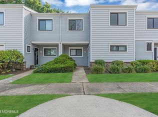 14 Beverly Ct, Tinton Falls, NJ 07724