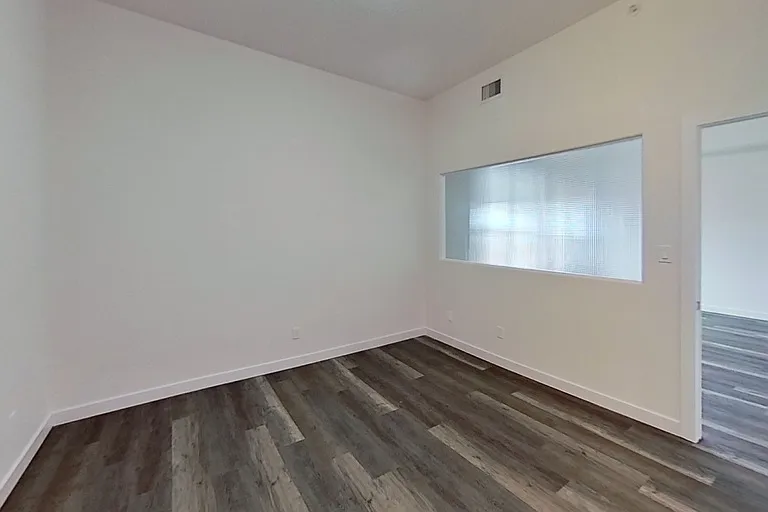 439 Makenny St #203 — Photo 7
