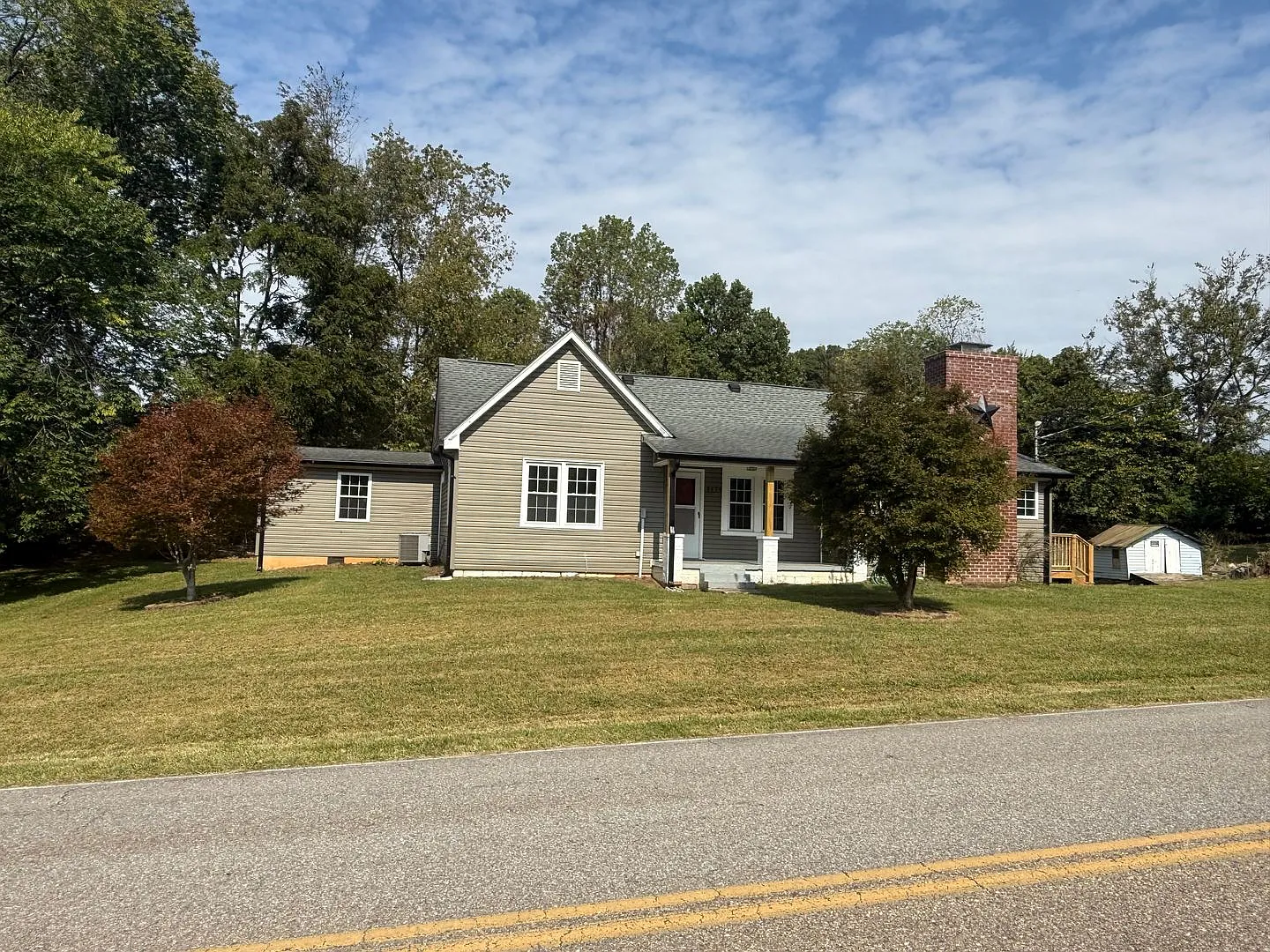 Very nice 4 bedroom home near Tri Cities Airport & Northeast State! — Photo 2