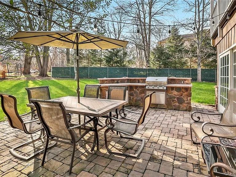 245 E Townline Rd — Photo 25