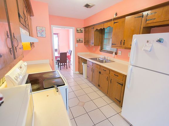 2nd image of 3322 Foxwood Dr