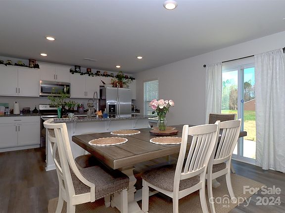 4th image of 2247 Meadow Stream Dr