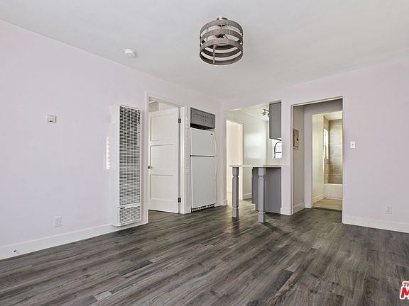 3rd image of 6422 S Victoria Ave #1/2