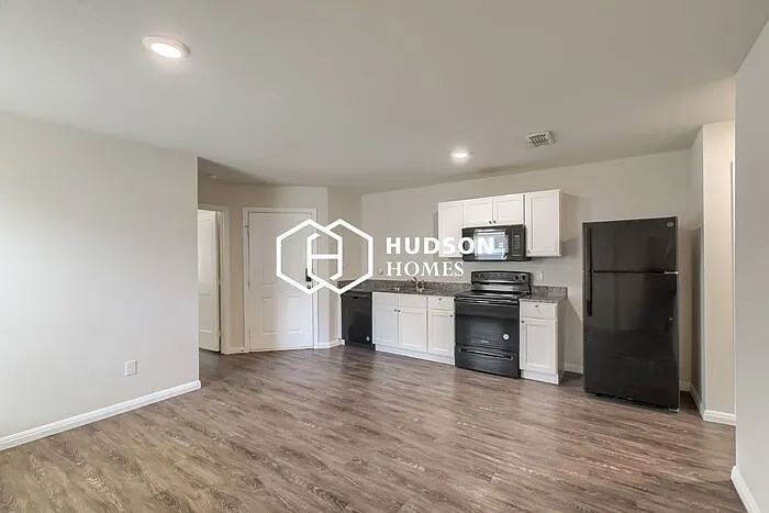 417 Meander St — Photo 5