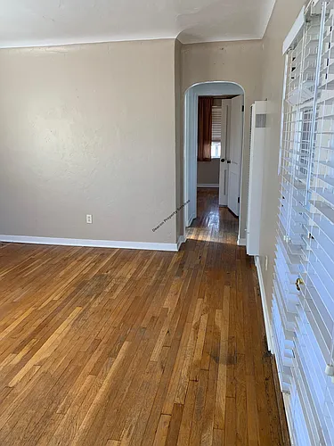 Classic 1 Bedroom Apt. Available Downtown w/ Sweet Private Yard Photo 1