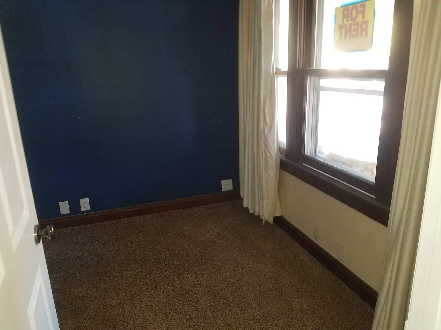 1555 Clinton St — Photo 3