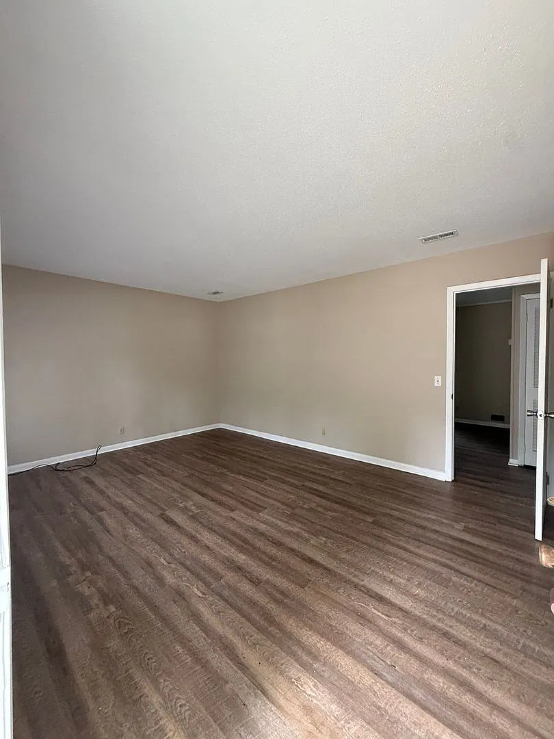 613 Morgan- Available NOW — Photo 2