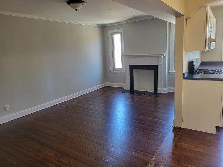 2112 Arlington Ave — Photo 3