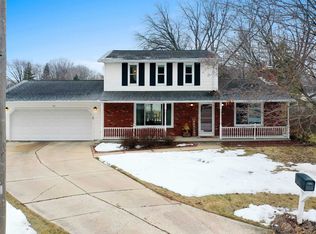 741 Amhart Dr, De Pere, WI 54115