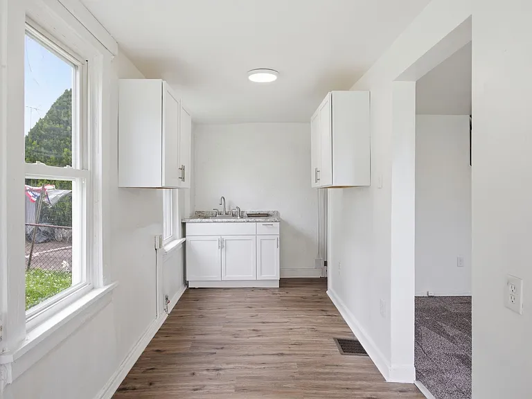 2906 Chester St — Photo 2
