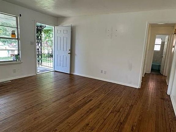 3rd image of 1100 SW 67th St