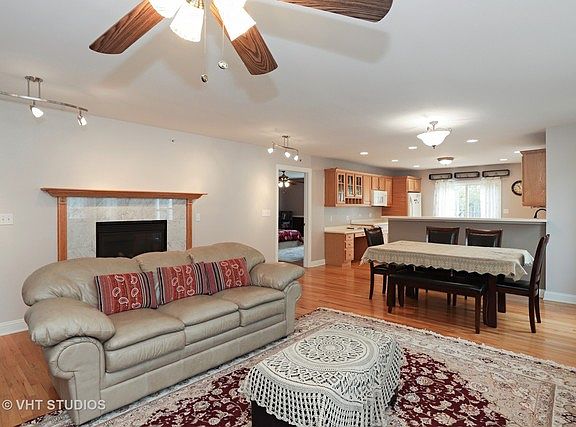 2nd image of 1526 Queen Ann Ln #0