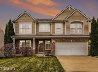 2655 Compton Dr, Waterford, MI 48329