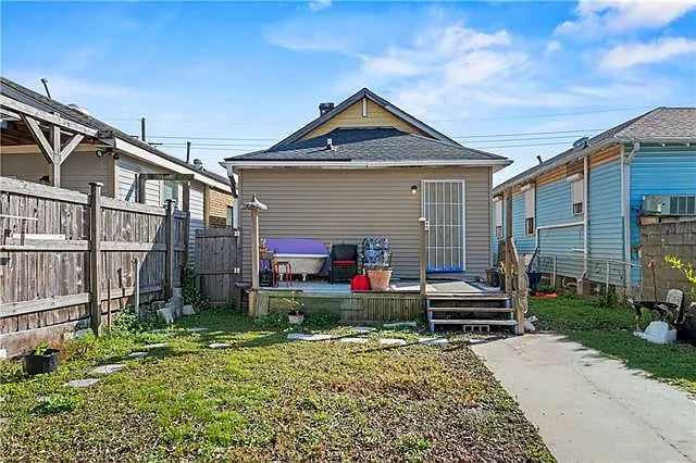 1220 Saint Maurice Ave — Photo 9