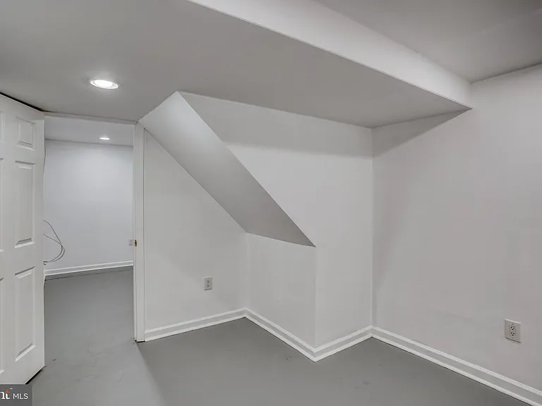 124 Hilldale Ct — Photo 40