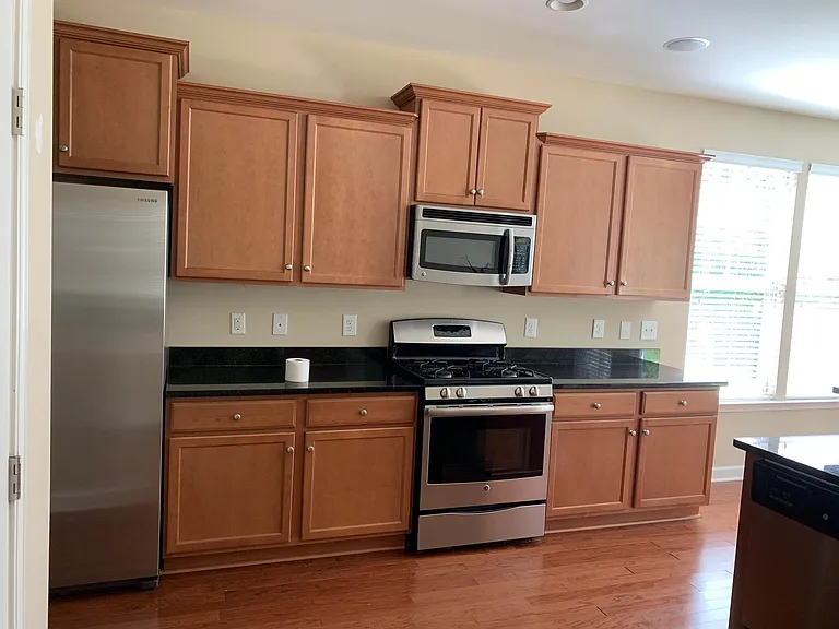 813 Claude Laurel Dr — Photo 2