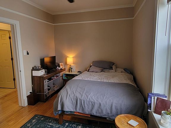 5th image of 4006 W Warwick Ave #1W