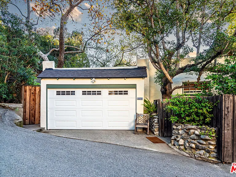 8066 Woodland Ln — Photo 18