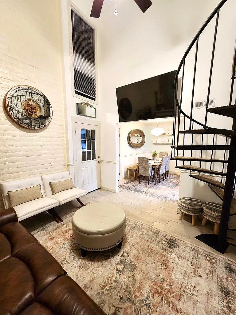 3 bed, 1175 sqft, $2,100 — Photo 3