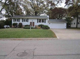 451 Woodcrest Dr, Waterloo, IA 50701