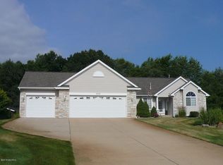 5215 Fly By Dr SE, Caledonia, MI 49316