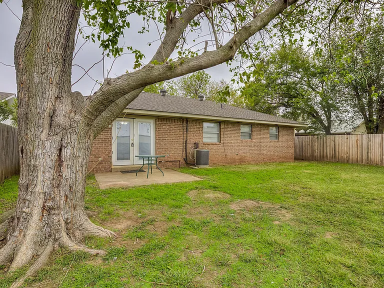 1518 E Boyd St — Photo 36