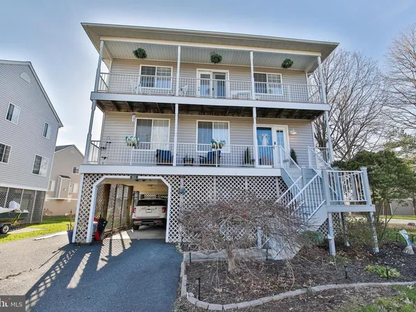 201 Mariners Point Dr, Middle River, MD 21220