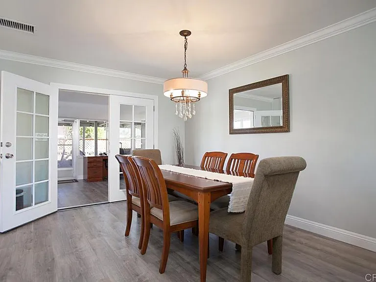 925 La Fiesta Way — Photo 10