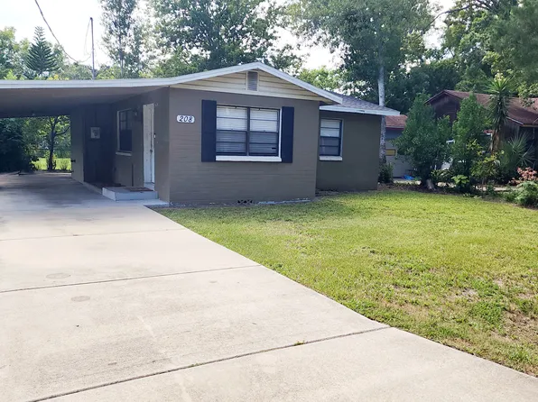 208 Strawberry Ln, Daytona Beach, FL 32117