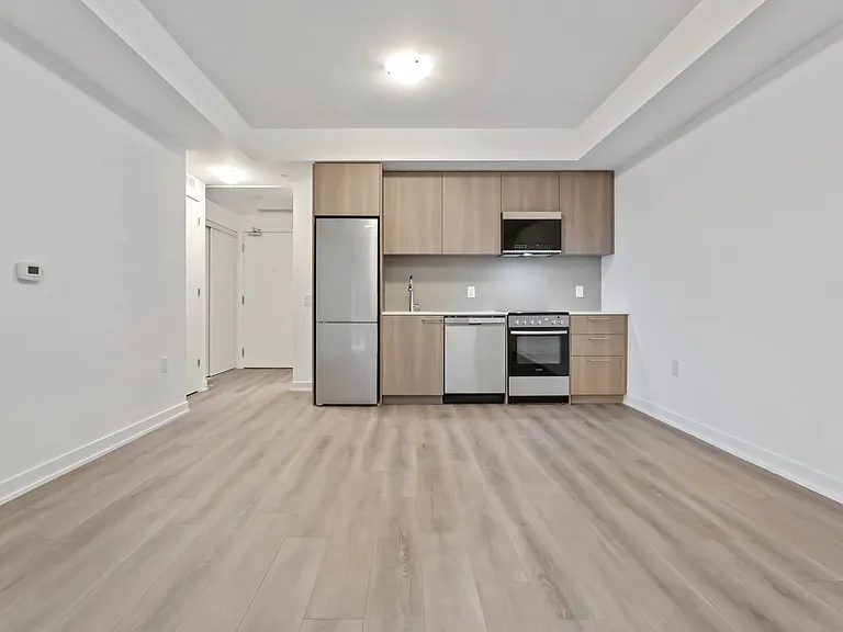 7439 Kingston Rd — Photo 96