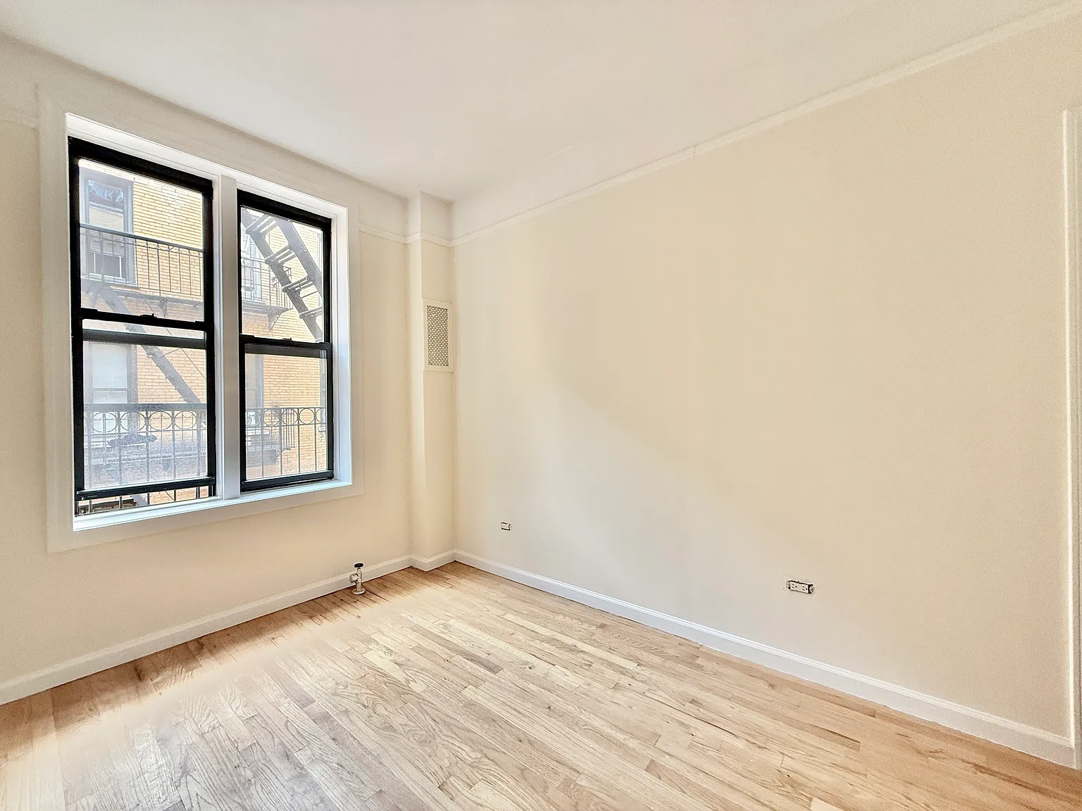 305 West 45th Street — Photo 1