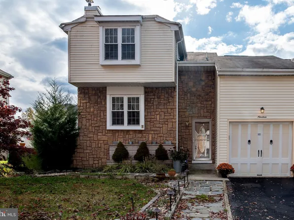 19 Geraldine Rd, East Windsor, NJ 08520
