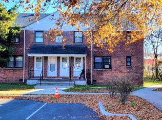 10 Hampton Ct #A1, Maywood, NJ 07607