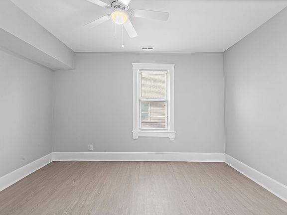 3rd image of 653 29th St Unit B-1