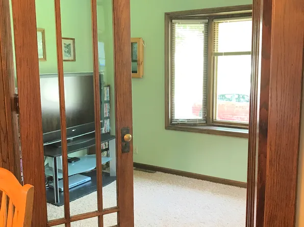 803 E Oak Ave, Olivia, MN 56277