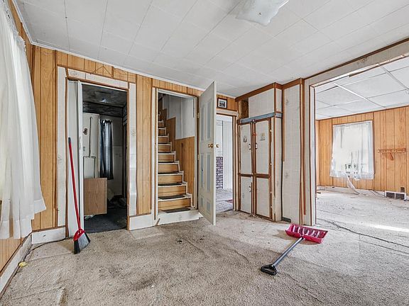 5th image of 138 N George STREET