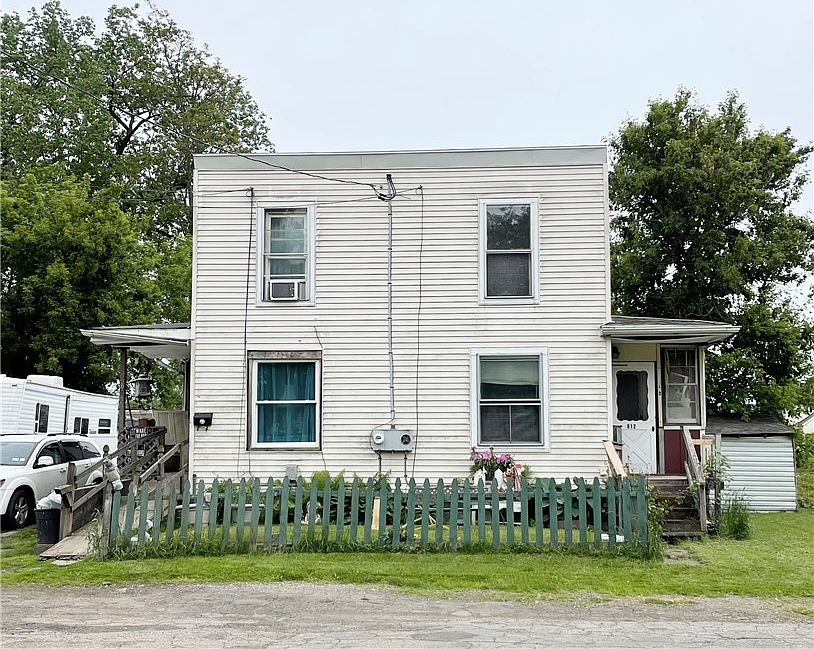 1st image of 812 E 5th St