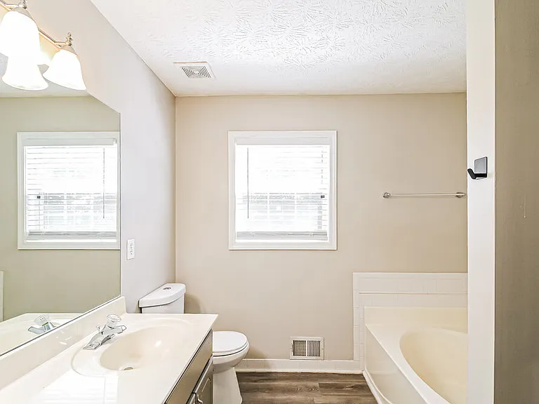 709 Miami Ct — Photo 12