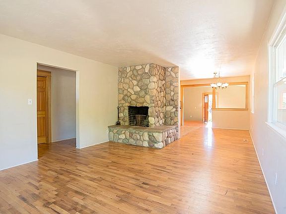 4th image of 640 Faith Ave